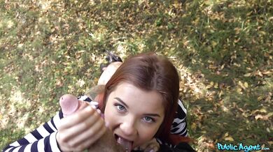 Teen zrzka Renata Fox šuká v lesíku za rychlý prachy