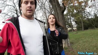 Ošuká mu přítelkyni za rychlý prachy - Amirah Adara