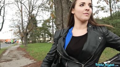 Ošuká mu přítelkyni za rychlý prachy - Amirah Adara