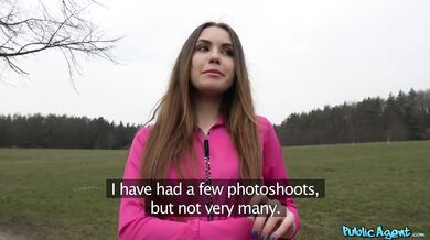 Šukání v lese s ukrajinskou kundičkou Elle Rose