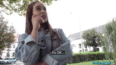 Ginebra Bellucci si nechá postříkat kundičku