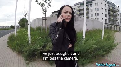 Mladá kráska Alessa Savage má ráda sexuální dobrodružství