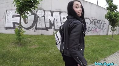 Mladá kráska Alessa Savage má ráda sexuální dobrodružství