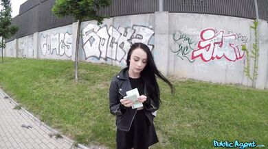 Mladá kráska Alessa Savage má ráda sexuální dobrodružství