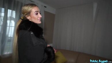 Tanečnice Daisy Lee se po práci dočká ranního sexu