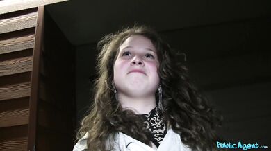 18 dívka se dočká creampie ze své kundičky