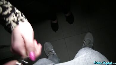 18 dívka se dočká creampie ze své kundičky