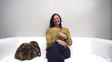 Zralá amatérka Stefanie si zašuká na castingu