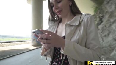 Kuřba a šukačka s Arinou Shy za rychlý prachy