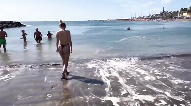 Polonahá procházka prsaté blondýnky Samadhi Amor na veřejnosti