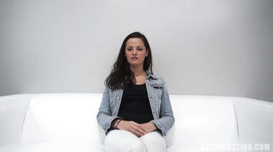 Šukání parádní amatérky Lucie s perfektníma prsama