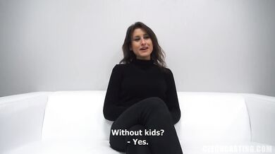 Krásná amatérka Jana vykouří ptáka na castingu