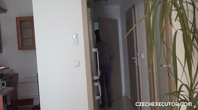 Cikánka šuká s vybaveným exekutorem