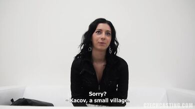 Krásná černovláska Zdenka na castingu