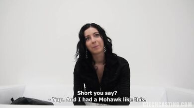 Krásná černovláska Zdenka na castingu