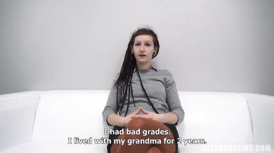 21letá amatérka Eva ukáže své nahé tělo před kamerou