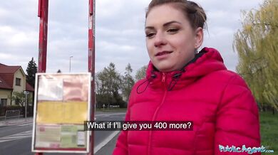 Slovenka Mila Fox roztáhne nohy za rychlý prachy