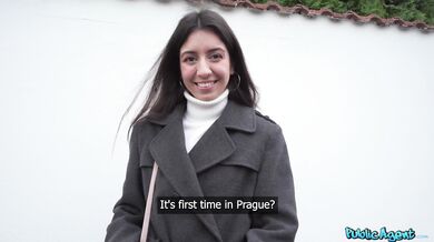 Katty West si vyplní kundičku za rychlý prachy