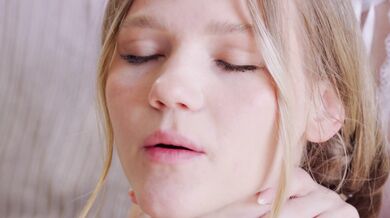 Lesbické nadržebé teenky Diana Heaven a Hayli Sanders