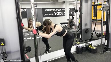Fit dívka šukající se svým trenérem