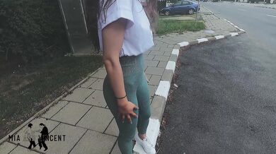 Parádní šukačka na zadním sedadle auta