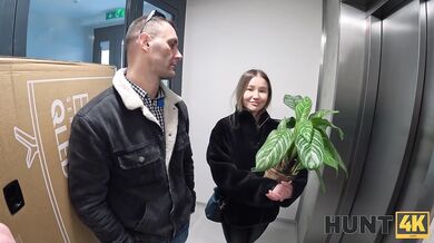 Prodá svou sexy přítelkyni za rychlý prachy