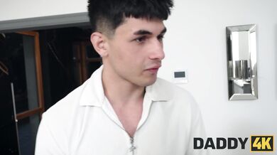 Otec vyzkouší synovu novou přítelkyně