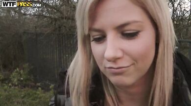 Šukání s krásnou blondýnkou z ulice Nathaly Cherie