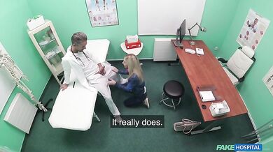 Nathaly Cherie na vyšetření u doktora