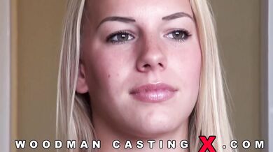 Mladá blondýnka na tvrdém castingu u Woodmana