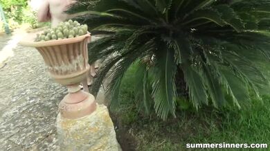 Gangbang s Mea Melone v parku