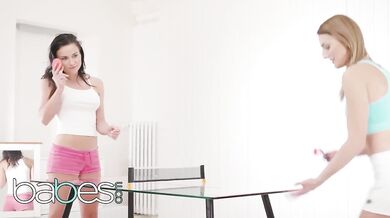 Lesbické anální hrátky Katy Rose a Niki Sweet 