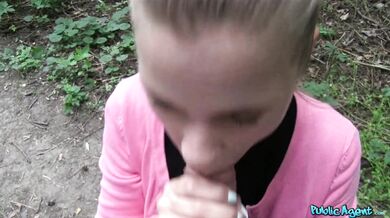 Blondýnka Sarah Kay ošukaná v lese