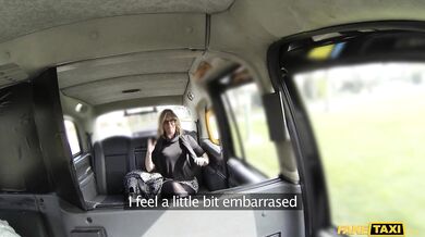 MILF si užije s pořádným ptákem ve FakeTaxi