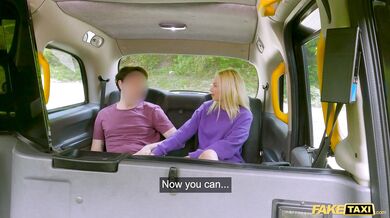 Blondýnka Vivian Lola ve FakeTaxi
