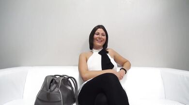 Prsatá brunetka Pavla na českém castingu