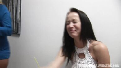 Těhotná prsatá brunetka na české swingers párty