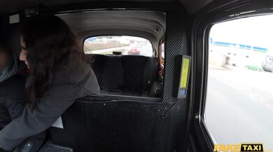 Tmavovláska Luna Silver vyjebaná taxikářem