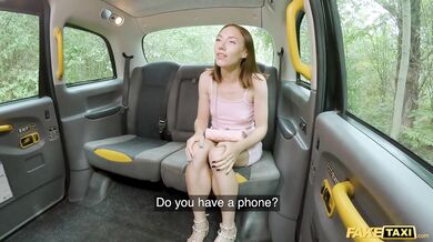Hubená Indy Lix šuká s taxikářem ve Fake Taxi