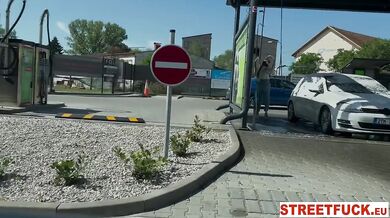 Blondýnky Stacy Cruz si užívá sexíček v lese