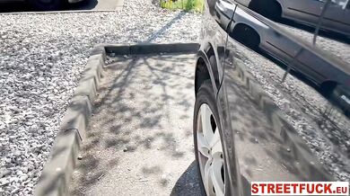 Blondýnky Stacy Cruz si užívá sexíček v lese