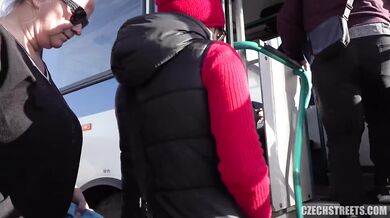 Šukání s chtivou českou MILFkou v autobuse