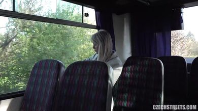 Šukání s chtivou českou MILFkou v autobuse