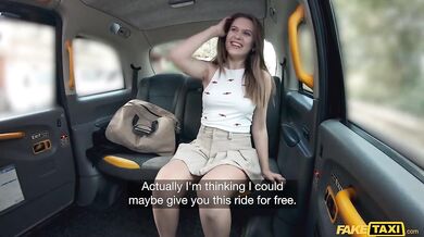 Teenka Una Fairy análně ošukaná tvrdým ptákem